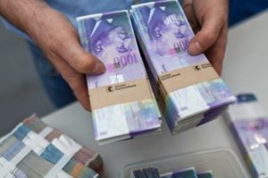 فرانک سوئیس در پایینترین سطح ۱۲ هفته اخیر