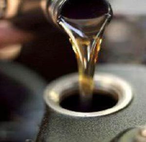 عرضه روغن موتور قدیمی به نرخ روز/ با متخلفان برخورد میشود