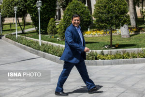 همتی: ثبات بهزودی به بازار ارز بازمیگردد/ قمار و فیشینگ را محدودتر میکنیم