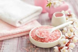 به این دلیل به شامپویتان نمک اضافه کنید