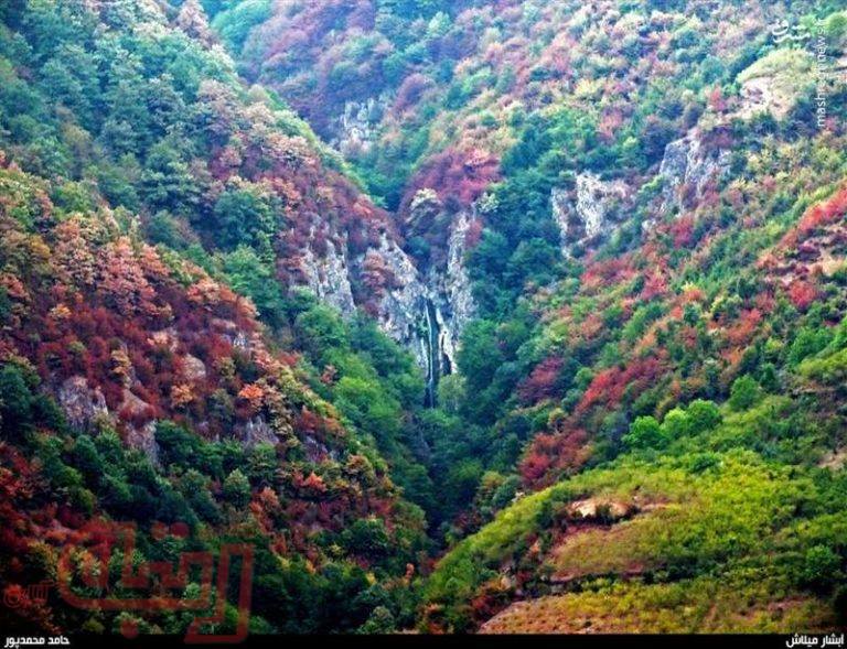 آبشاری زیبا در دل طبیعت گیلان