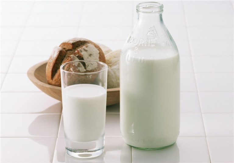 خوردن شیر از مضرات آلودگی هوا کم نمی‌کند