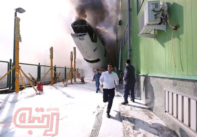 هواپیمای اسقاطی ماهان در فرودگاه امام آتش گرفت + عکس