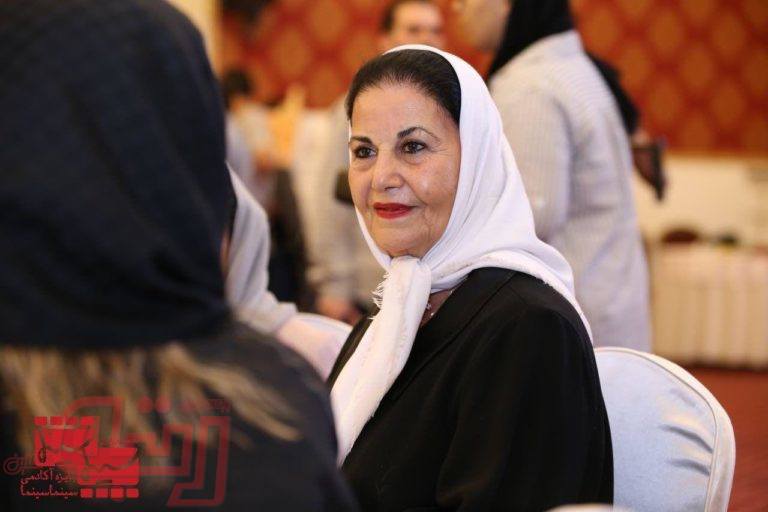 عکسی از پوری بنایی در یک مراسم سینمایی