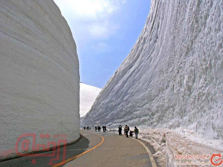 «بام ژاپن»، جاده ای با دیوارهای برفی
